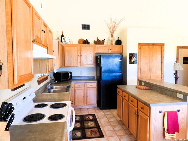 1081 Summit, Lakehills, TX 78063