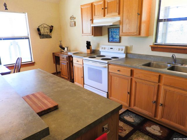 1081 Summit, Lakehills, TX 78063