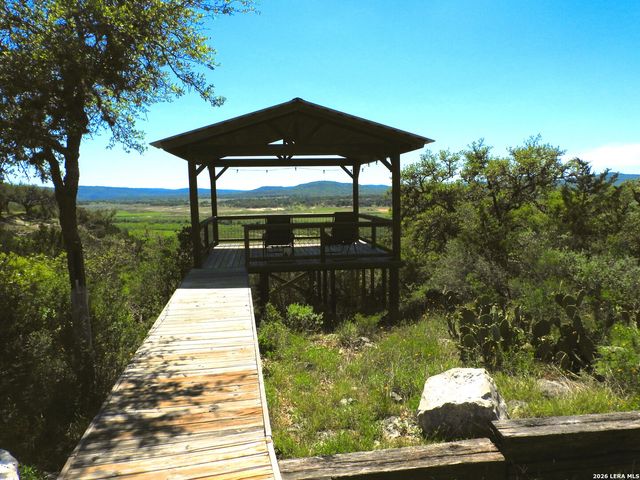 1081 Summit, Lakehills, TX 78063