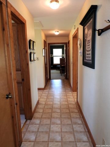 1081 Summit, Lakehills, TX 78063