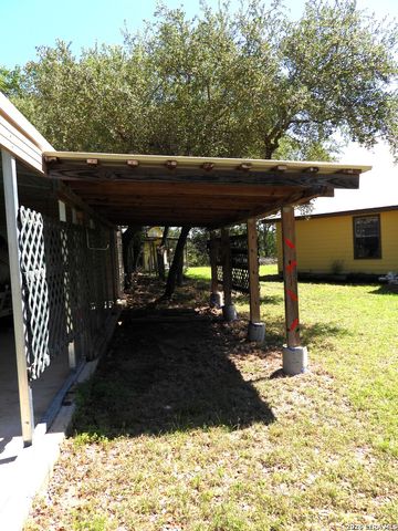 1081 Summit, Lakehills, TX 78063