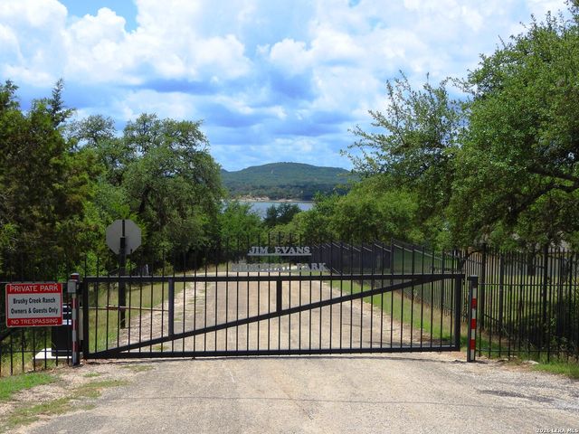 1081 Summit, Lakehills, TX 78063