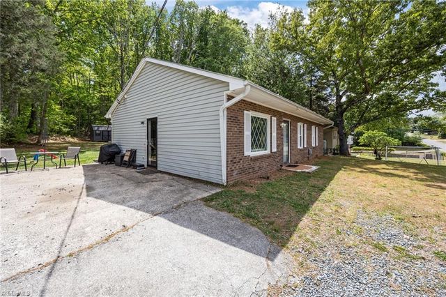 5124 Tall Tree Drive, Winston-salem, NC 27105