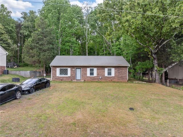 5124 Tall Tree Drive, Winston-salem, NC 27105