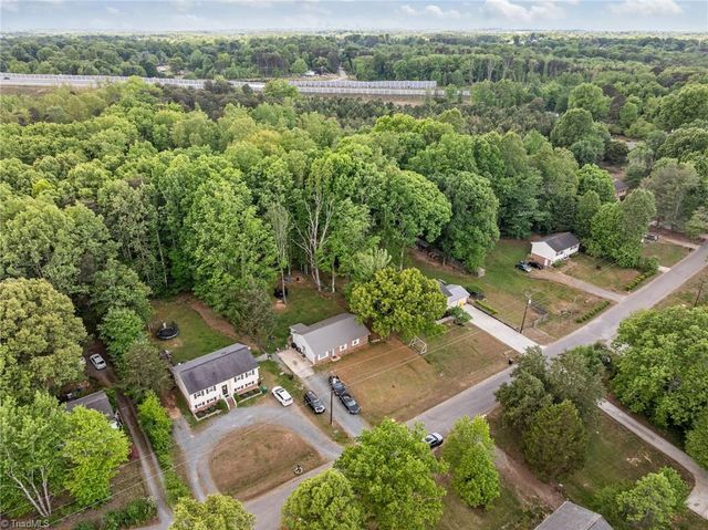 5124 Tall Tree Drive, Winston-salem, NC 27105