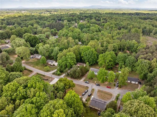 5124 Tall Tree Drive, Winston-salem, NC 27105