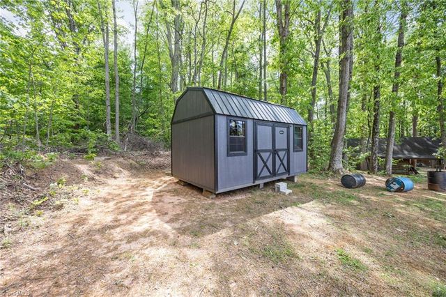 5124 Tall Tree Drive, Winston-salem, NC 27105