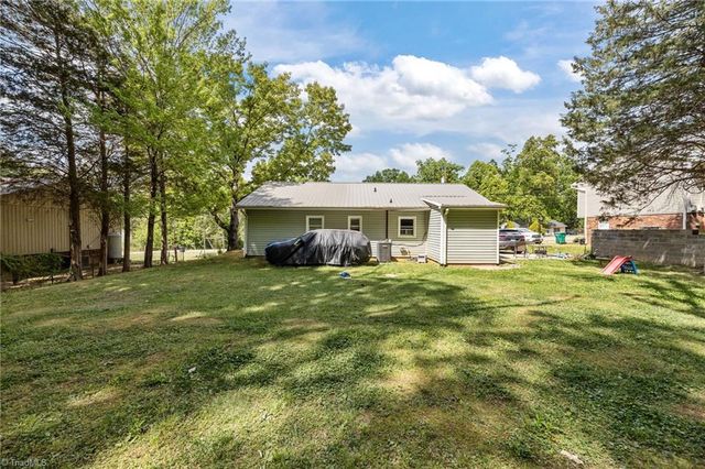 5124 Tall Tree Drive, Winston-salem, NC 27105