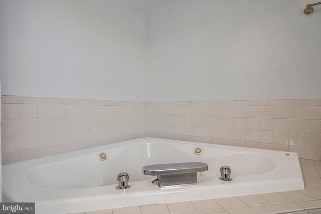 1617 SHADY GLEN DR, District Heights, MD 20747