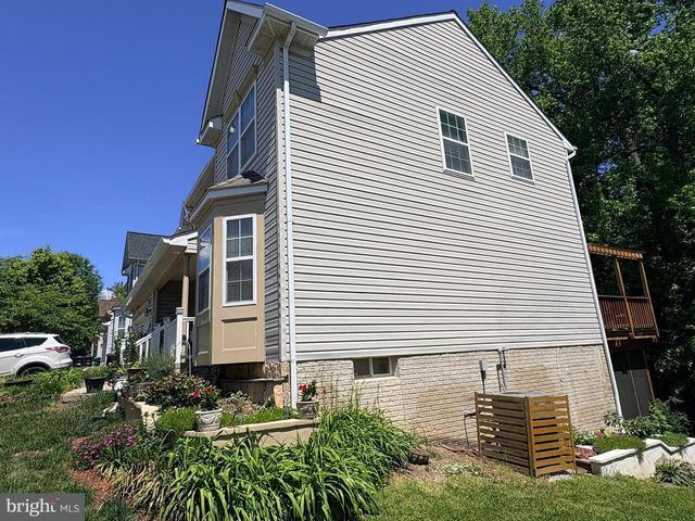 1617 SHADY GLEN DR, District Heights, MD 20747