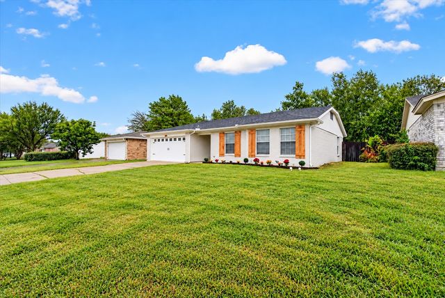 617 S Waxahachie Street, Mansfield, TX 76063