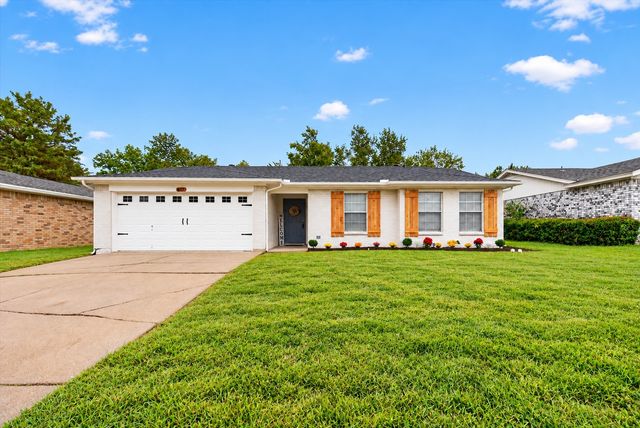617 S Waxahachie Street, Mansfield, TX 76063