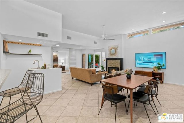 1561 S Cerritos Drive, Palm Springs, CA 92264