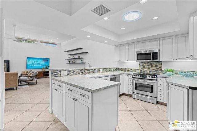 1561 S Cerritos Drive, Palm Springs, CA 92264