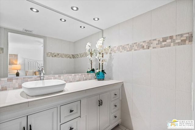 1561 S Cerritos Drive, Palm Springs, CA 92264