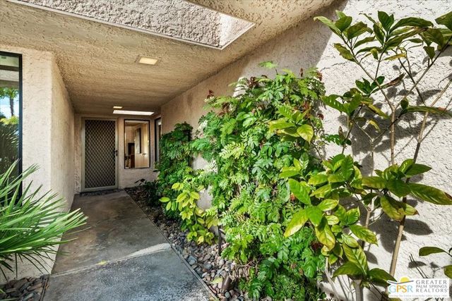 1561 S Cerritos Drive, Palm Springs, CA 92264