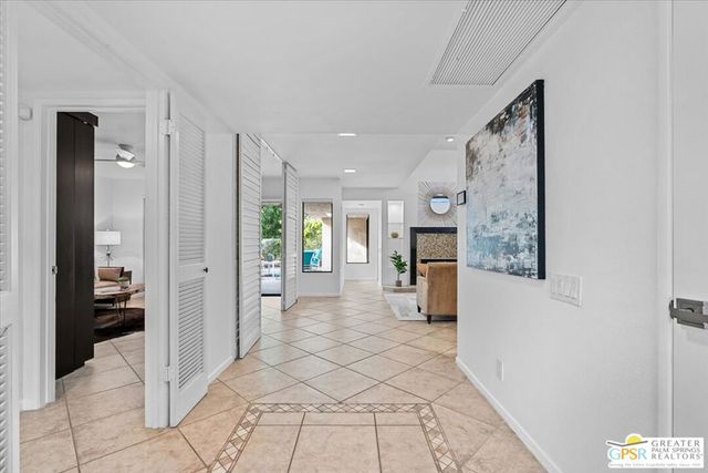 1561 S Cerritos Drive, Palm Springs, CA 92264