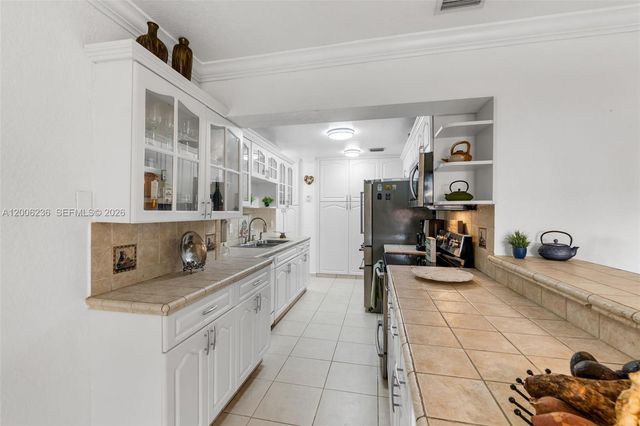 9625 SW 47th St, Miami, FL 33165