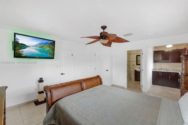 9625 SW 47th St, Miami, FL 33165