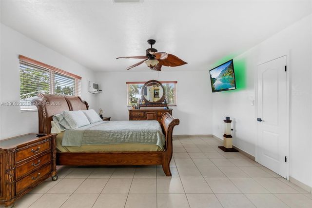 9625 SW 47th St, Miami, FL 33165
