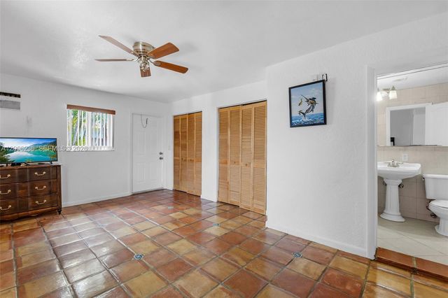 9625 SW 47th St, Miami, FL 33165