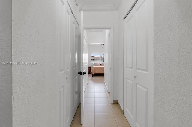 9625 SW 47th St, Miami, FL 33165