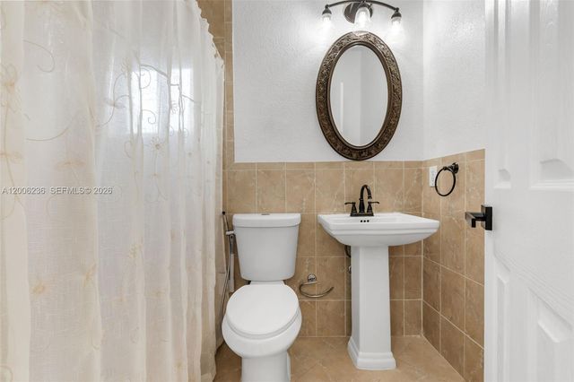 9625 SW 47th St, Miami, FL 33165