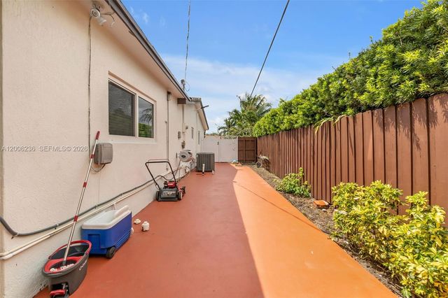 9625 SW 47th St, Miami, FL 33165