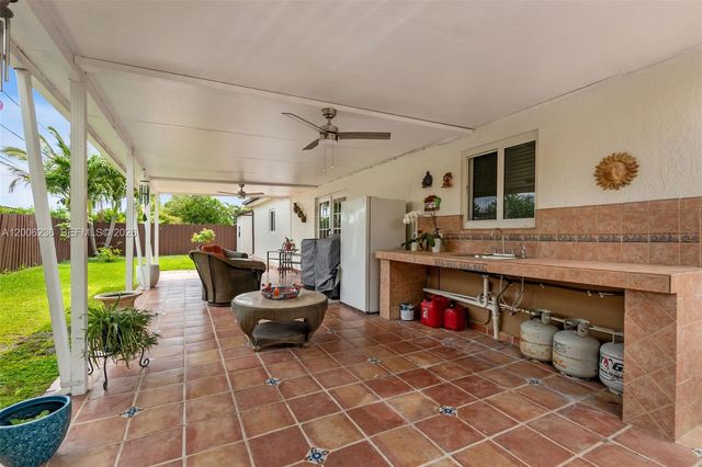 9625 SW 47th St, Miami, FL 33165