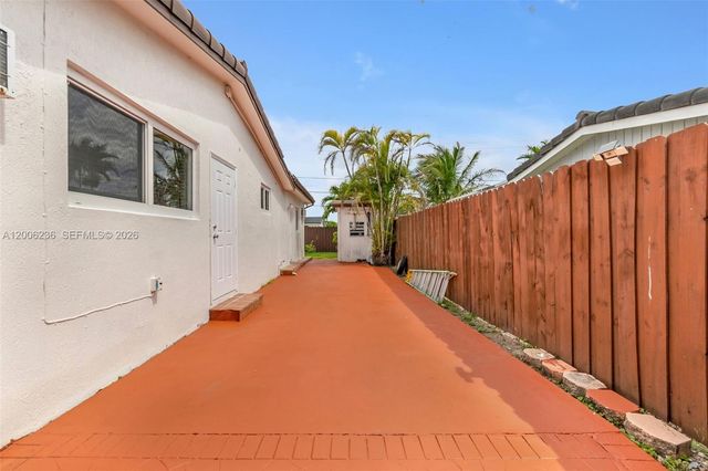 9625 SW 47th St, Miami, FL 33165