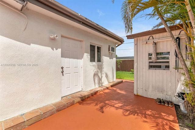 9625 SW 47th St, Miami, FL 33165