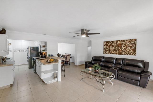 9625 SW 47th St, Miami, FL 33165
