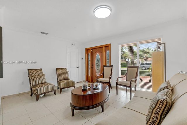 9625 SW 47th St, Miami, FL 33165