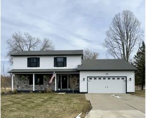 1347 Bush Creek Drive, Grand Blanc, MI 48439