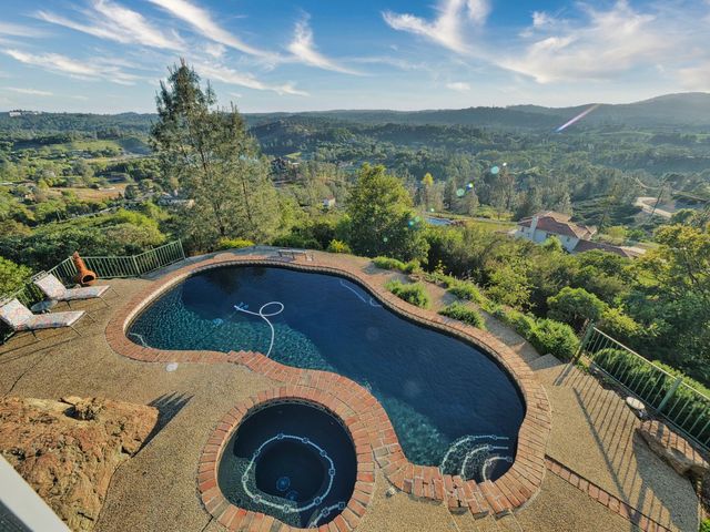 2405 Greensboro Rd, Placerville, CA 95667