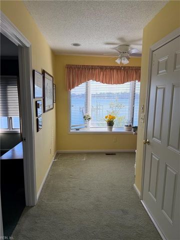 4291 Hatton Point LN, Portsmouth, VA 23703