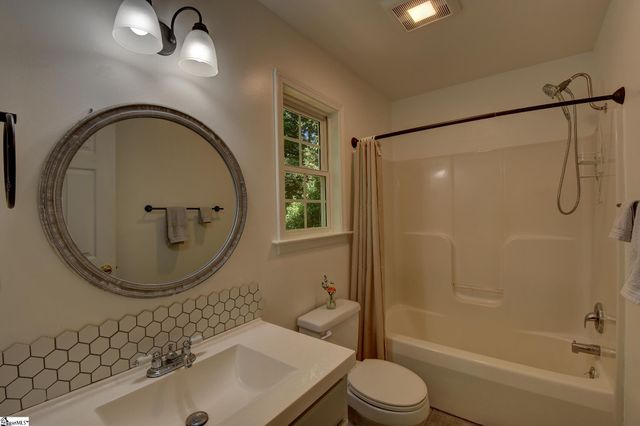 2011 Ridgeview Lane, Seneca, SC 29678