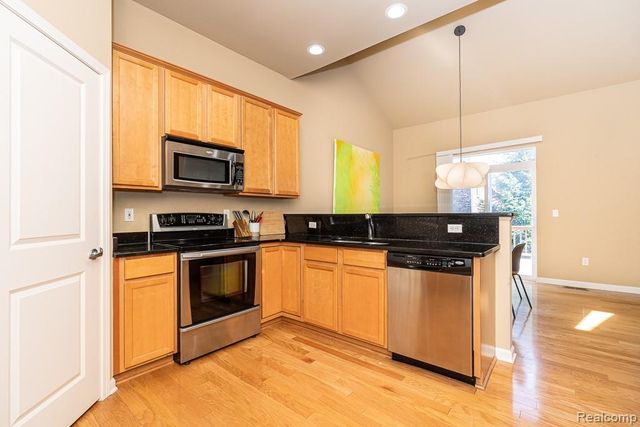 2230 Palmetto, Commerce Twp, MI 48382
