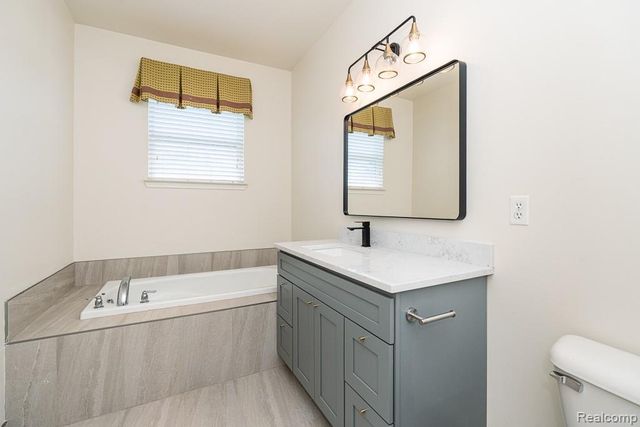 2230 Palmetto, Commerce Twp, MI 48382