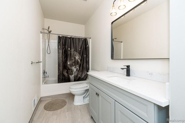 2230 Palmetto, Commerce Twp, MI 48382