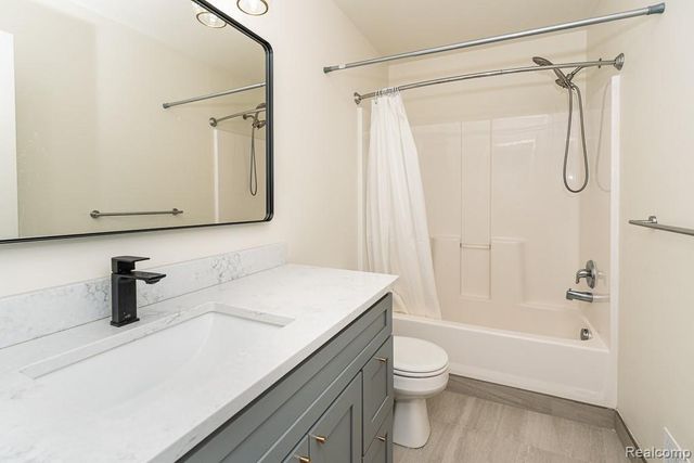 2230 Palmetto, Commerce Twp, MI 48382