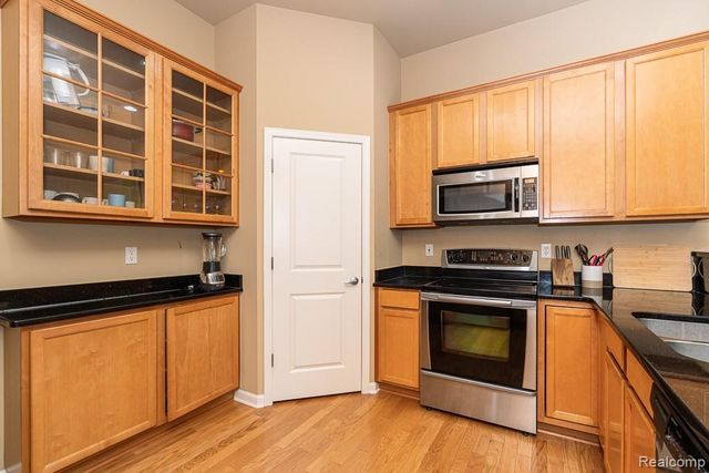 2230 Palmetto, Commerce Twp, MI 48382