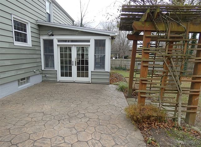 3685 South Hill Road, Hamburg, NY 14075