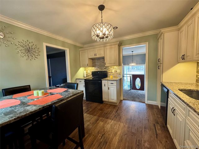 160 Lincoln Boulevard, Hauppauge, NY 11788