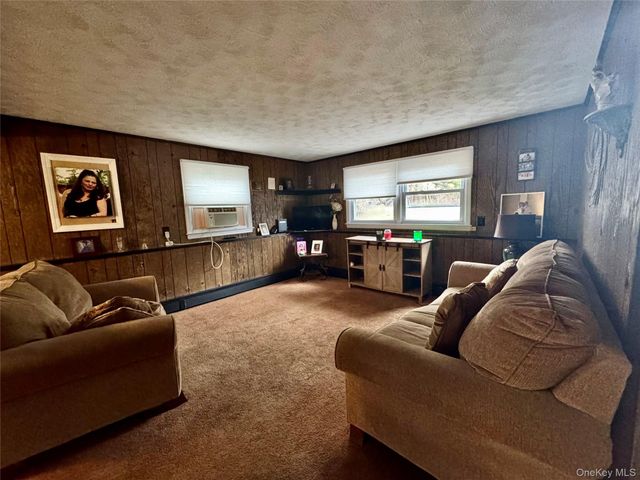 160 Lincoln Boulevard, Hauppauge, NY 11788