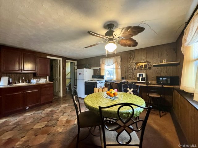 160 Lincoln Boulevard, Hauppauge, NY 11788