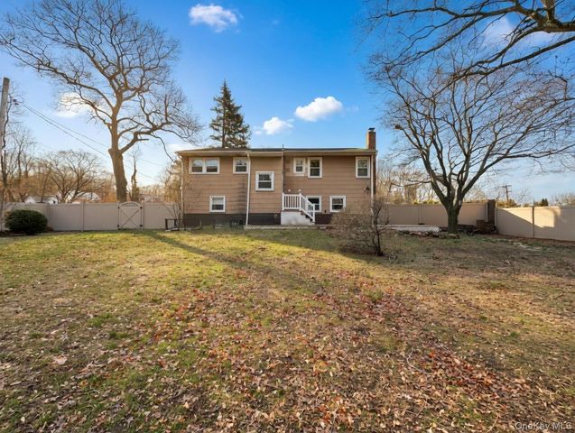 160 Lincoln Boulevard, Hauppauge, NY 11788