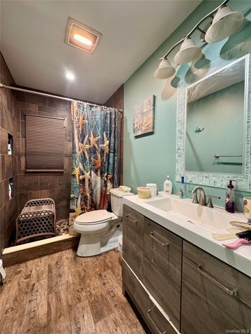 160 Lincoln Boulevard, Hauppauge, NY 11788