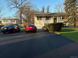 160 Lincoln Boulevard, Hauppauge, NY 11788