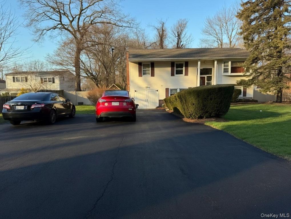 160 Lincoln Boulevard, Hauppauge, NY 11788